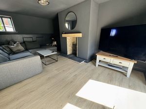 Lounge- click for photo gallery